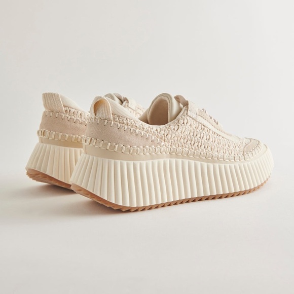 Dolce Vita Dolen Sneakers in Sandstone Knit color
Size 8.5 - Picture 3 of 13